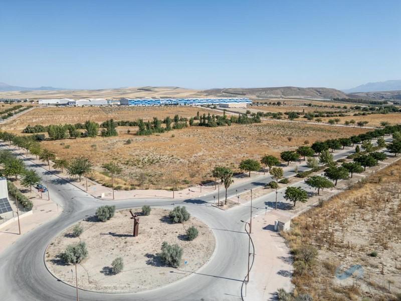 For sale of land in Escúzar