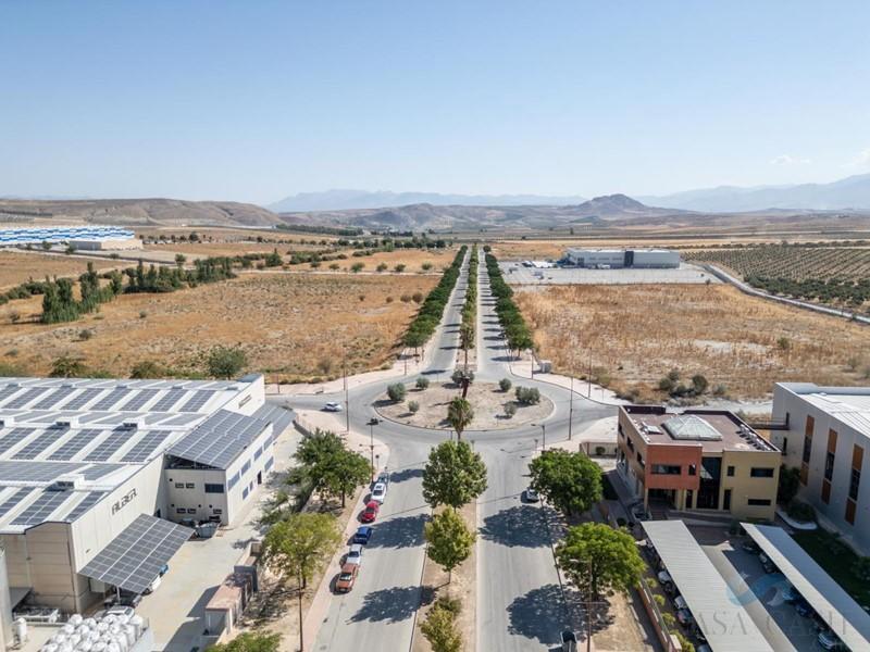 For sale of land in Escúzar