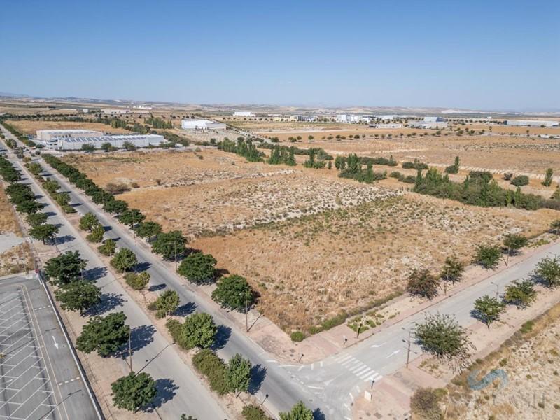 For sale of land in Escúzar