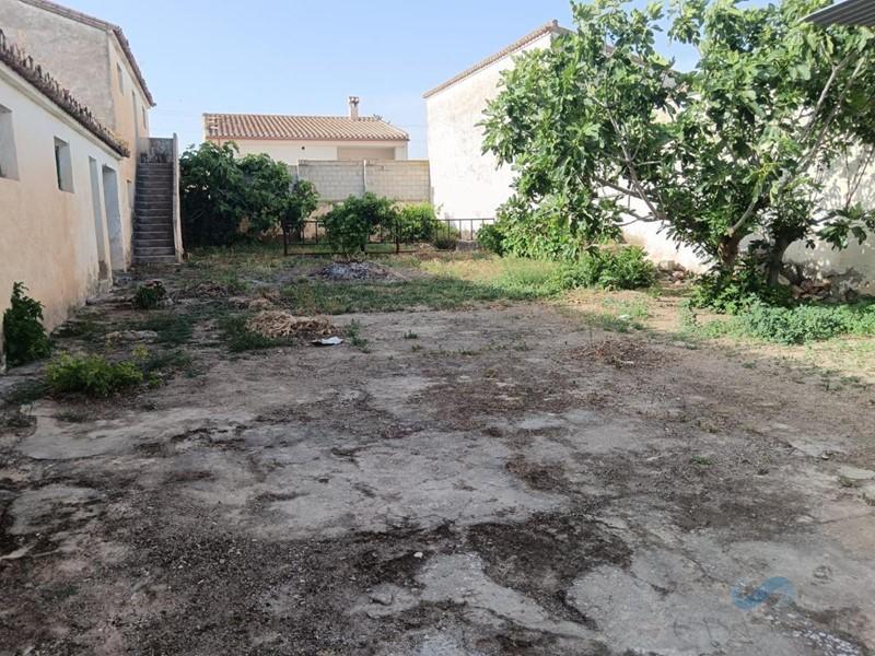 Salgai  etxe  Láchar