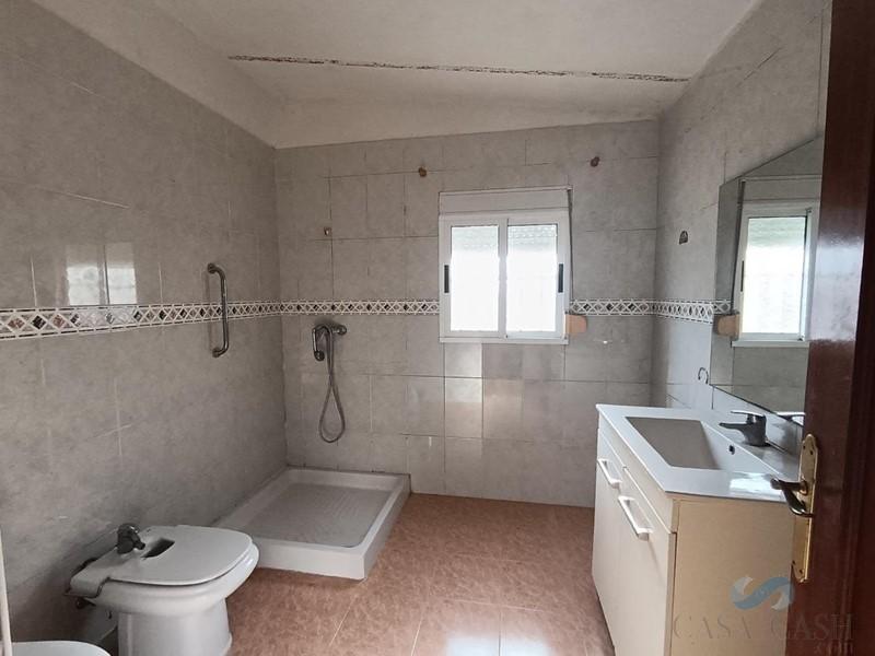 Salgai  etxe  Láchar