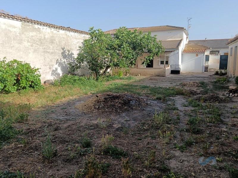 Salgai  etxe  Láchar