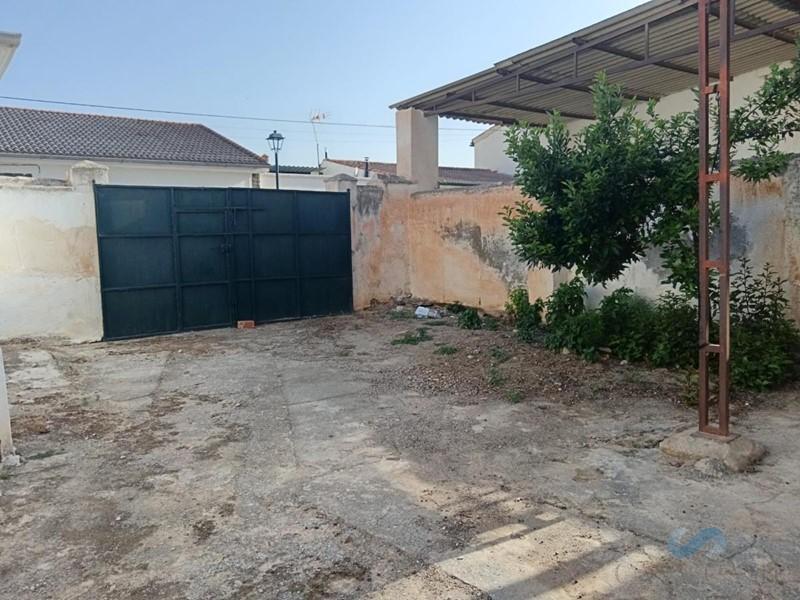 Salgai  etxe  Láchar