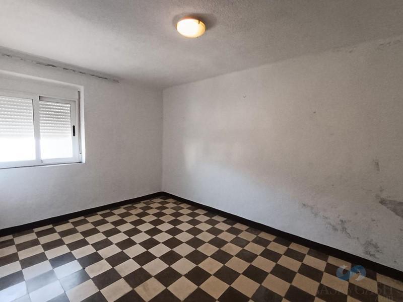 Salgai  etxe  Láchar