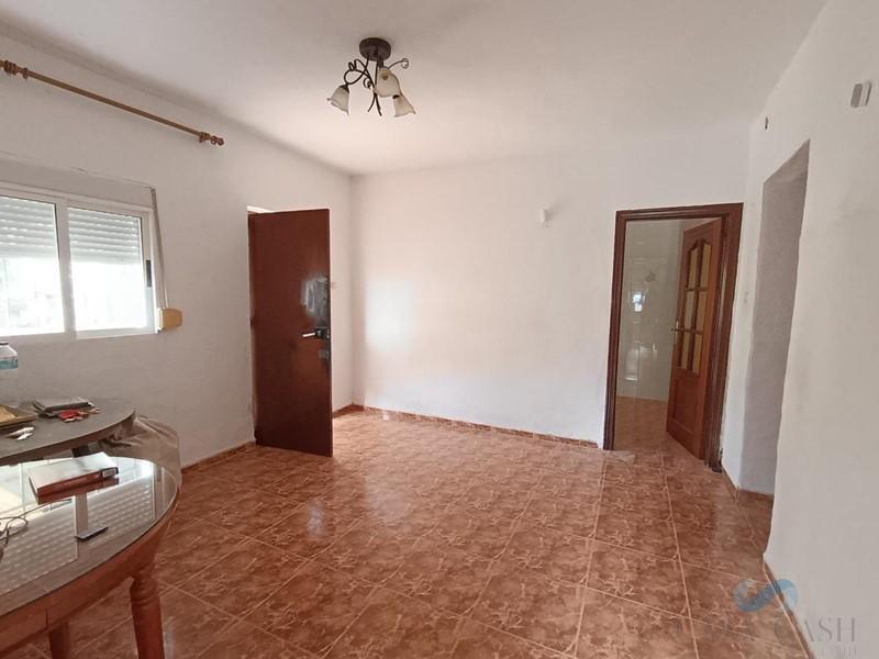 Salgai  etxe  Láchar