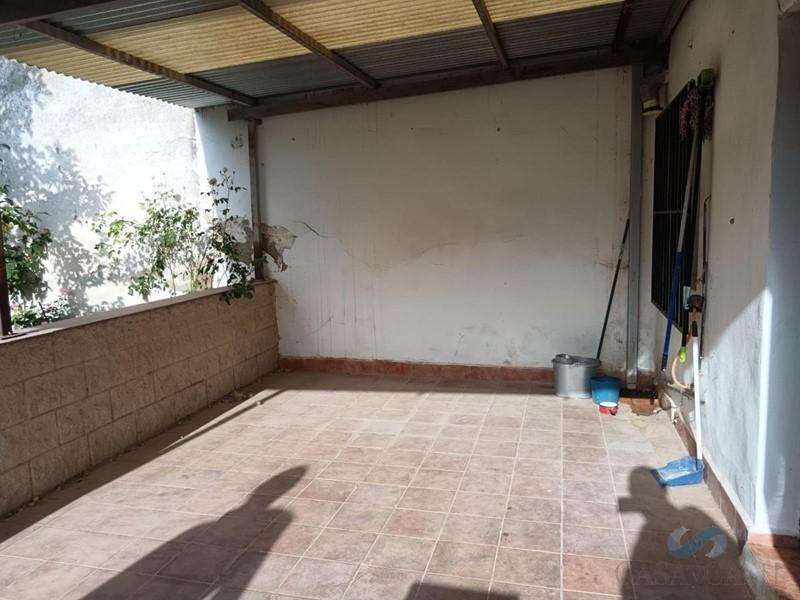 Salgai  etxe  Láchar