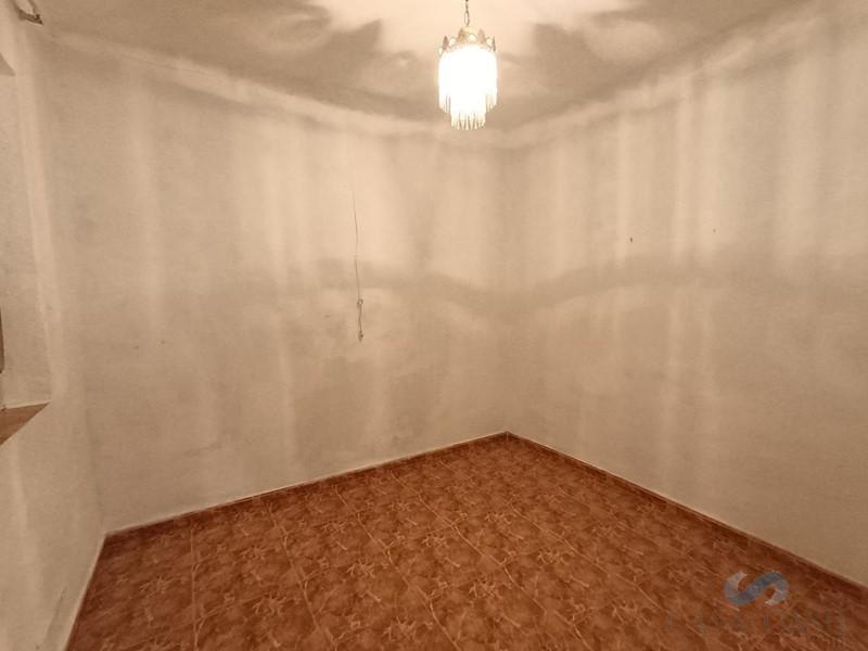 Salgai  etxe  Láchar