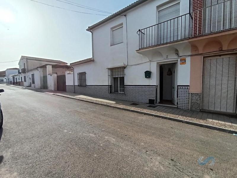 Salgai  etxe  Láchar