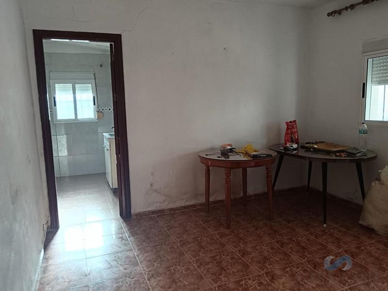 Salgai  etxe  Láchar