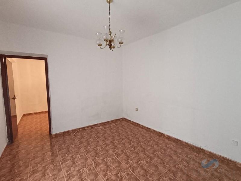 Salgai  etxe  Láchar