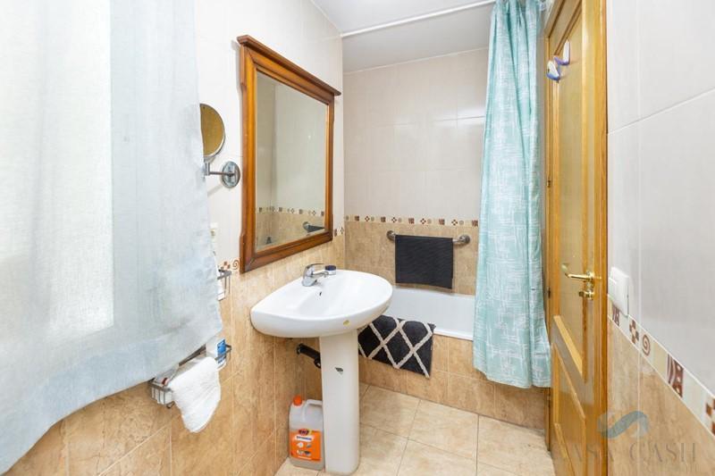 For sale of flat in Albolote