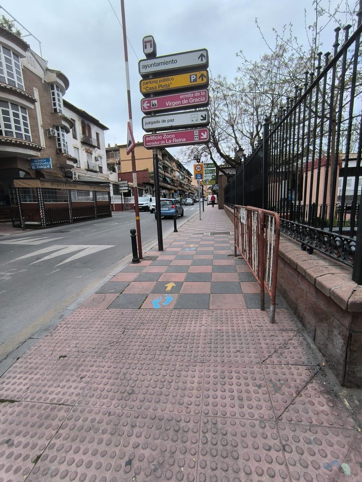 Venta de local en La Zubia