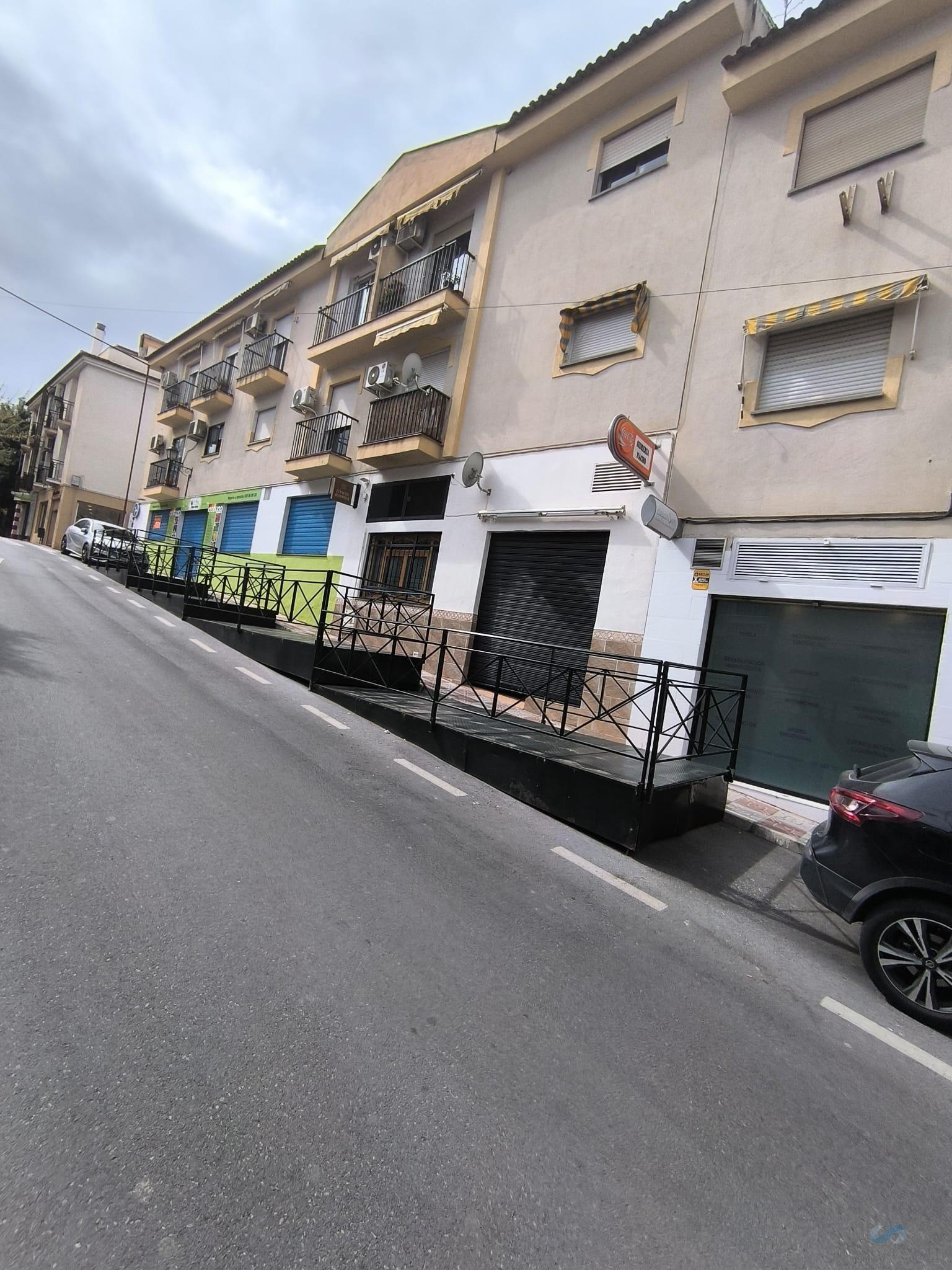 Venta de local en La Zubia