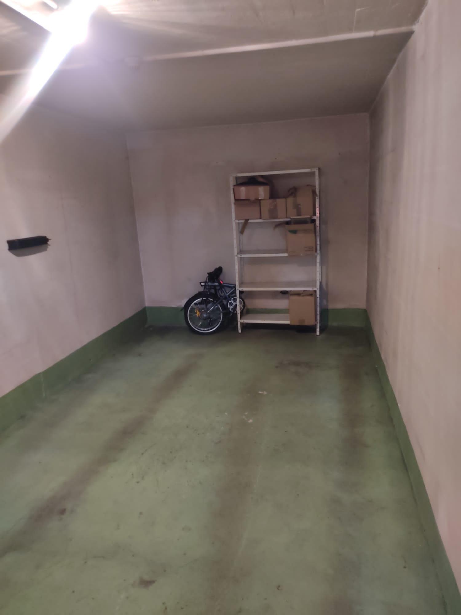 For rent of garage in Santander