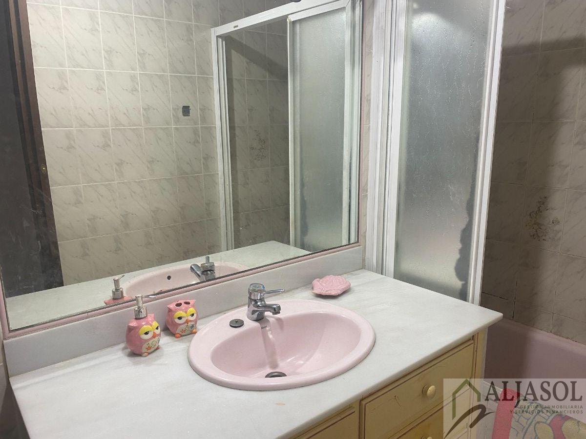 For sale of flat in Castilleja de la Cuesta