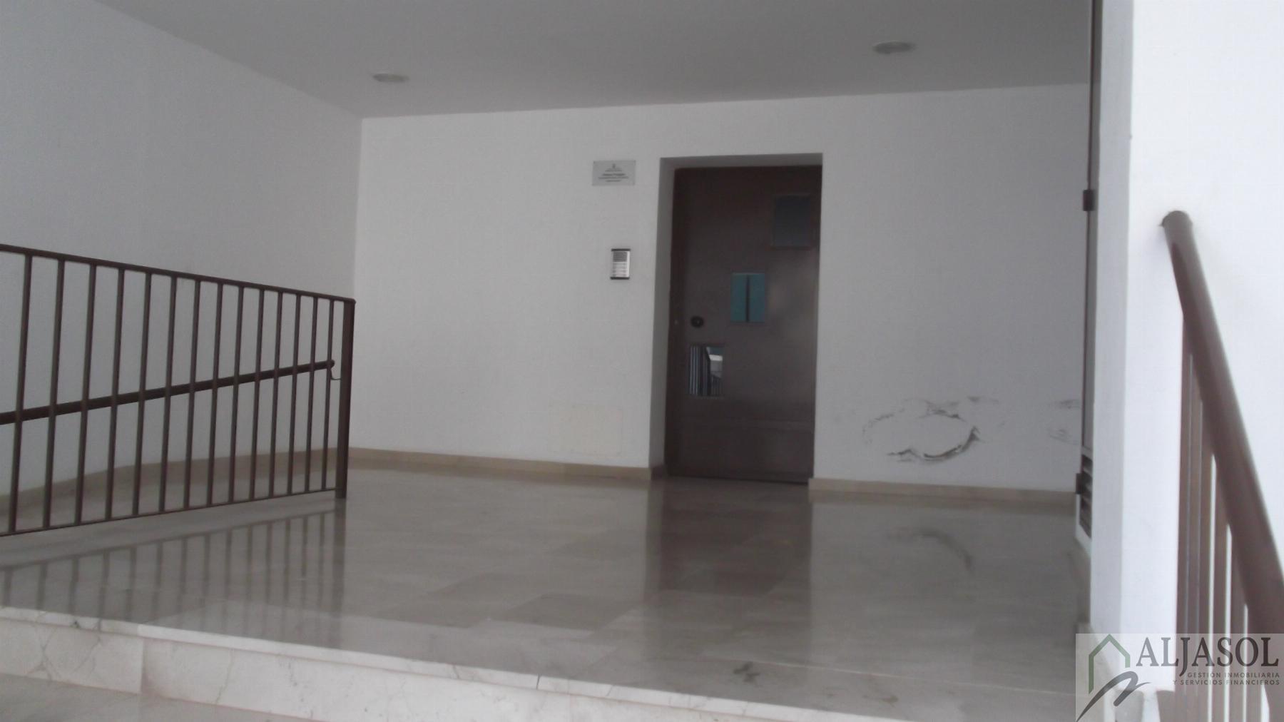 For sale of flat in Bormujos
