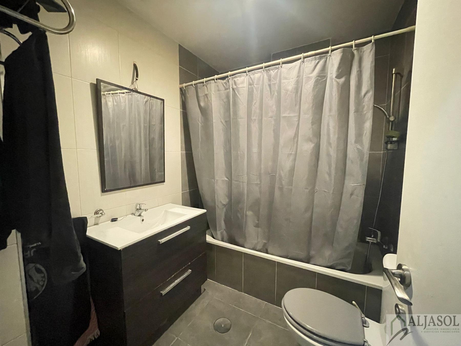 For sale of flat in Bormujos