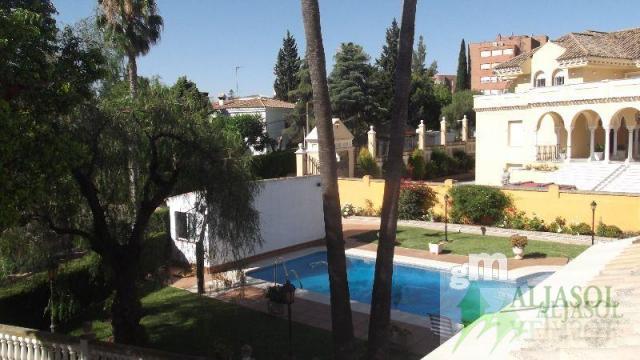 Venta de chalet en Tomares