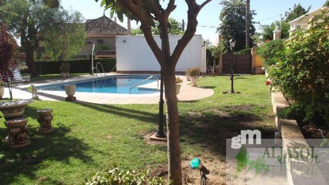 Venta de chalet en Tomares