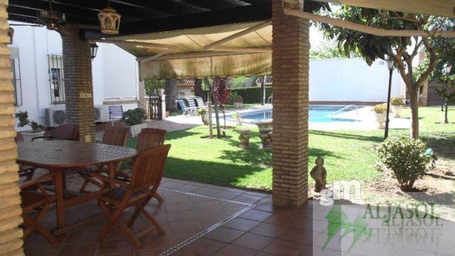 Venta de chalet en Tomares