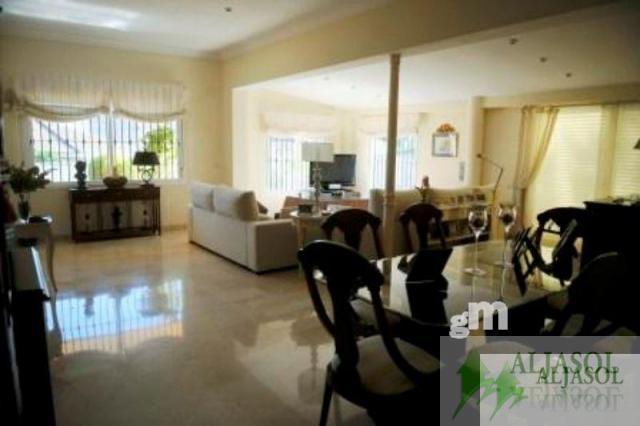 For sale of chalet in Tomares