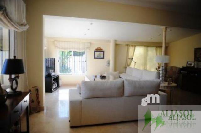 For sale of chalet in Tomares