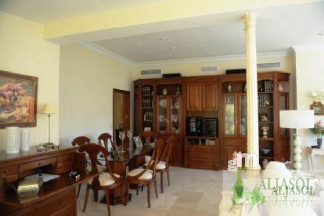 For sale of chalet in Tomares