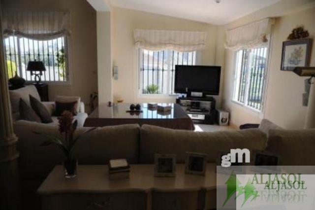 For sale of chalet in Tomares