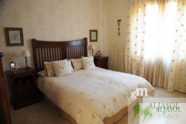 For sale of chalet in Tomares