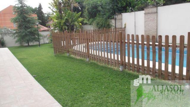 For sale of chalet in Tomares
