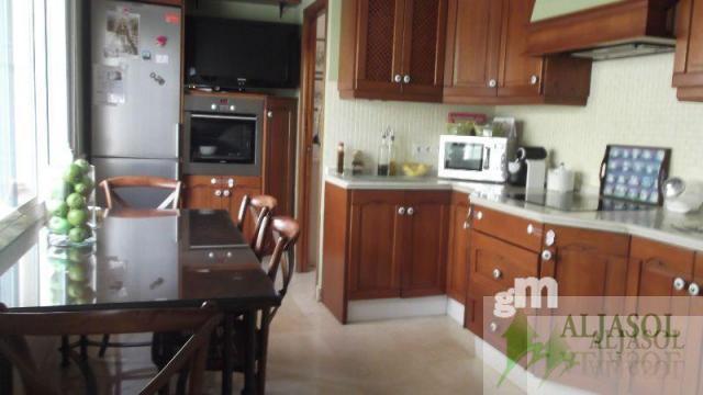 For sale of chalet in Tomares