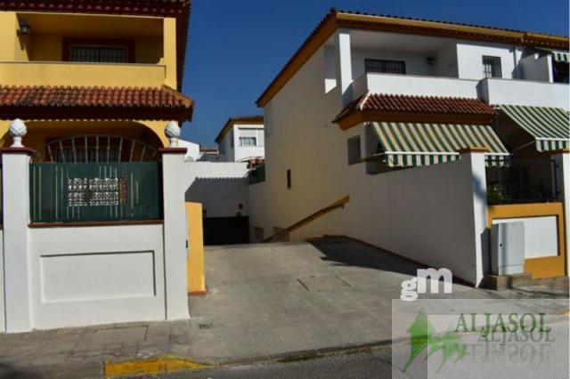 For sale of garage in Gines