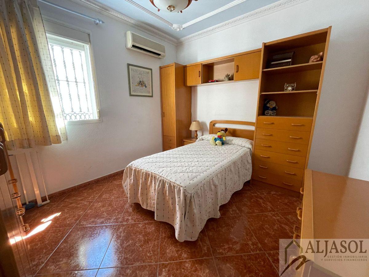 For sale of house in Gines