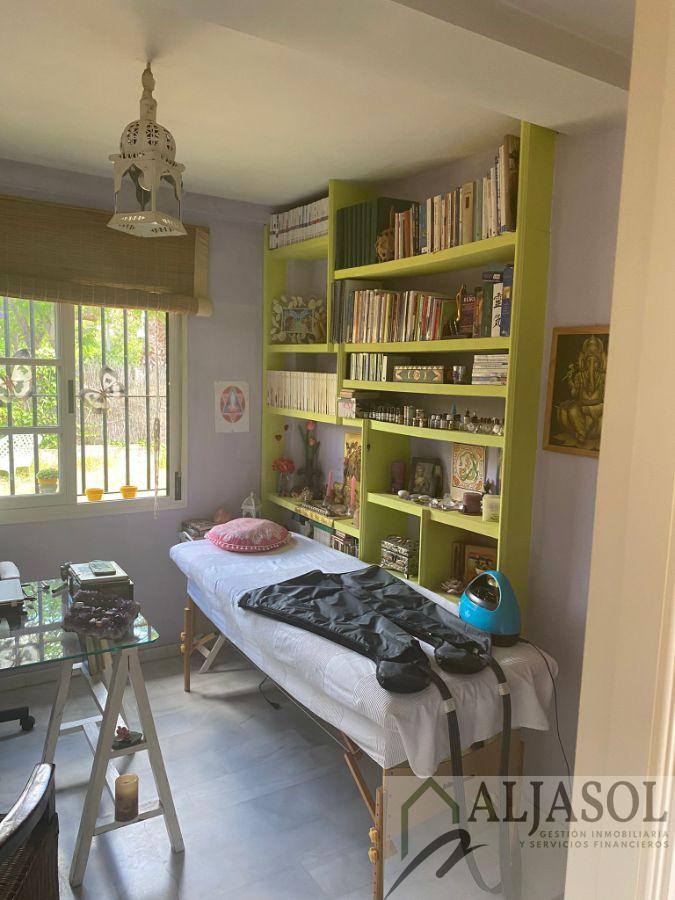 For sale of chalet in Espartinas