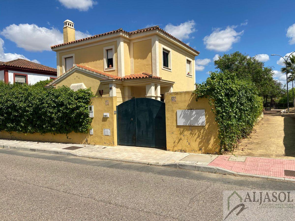 For sale of chalet in Espartinas