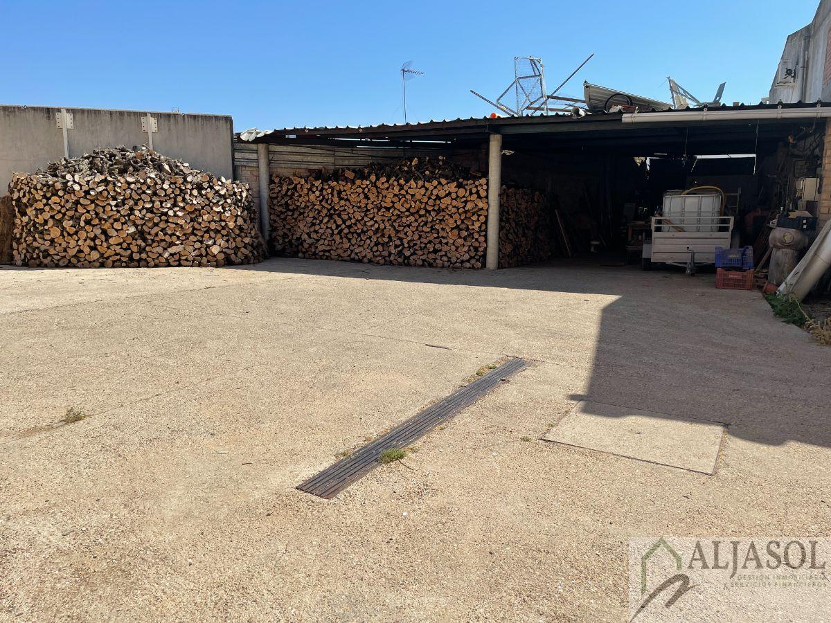 For sale of land in Umbrete