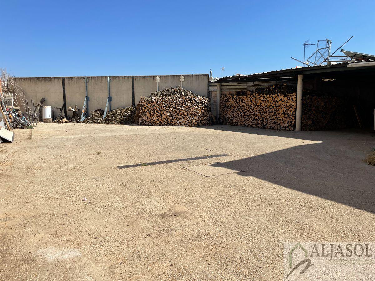For sale of land in Umbrete