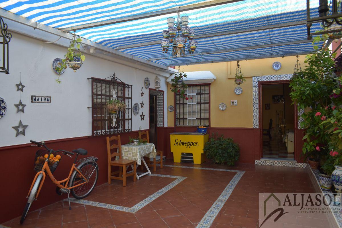 For sale of house in Benacazón