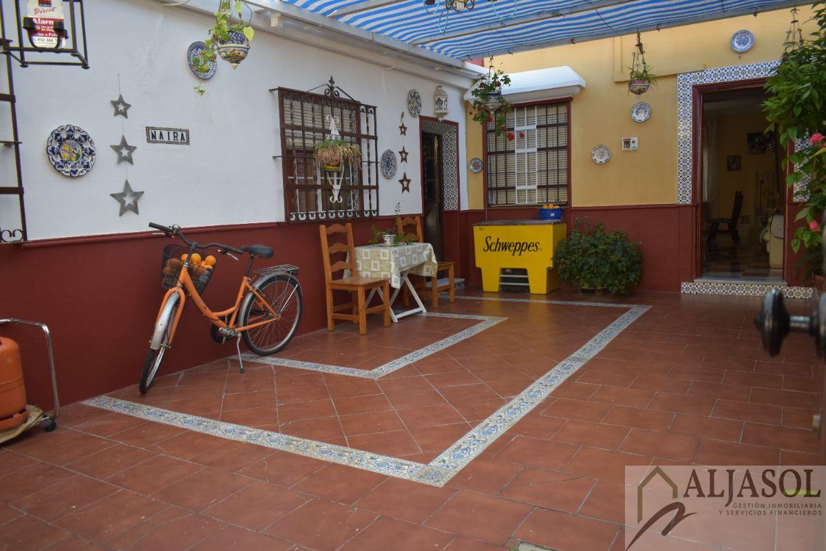 For sale of house in Benacazón