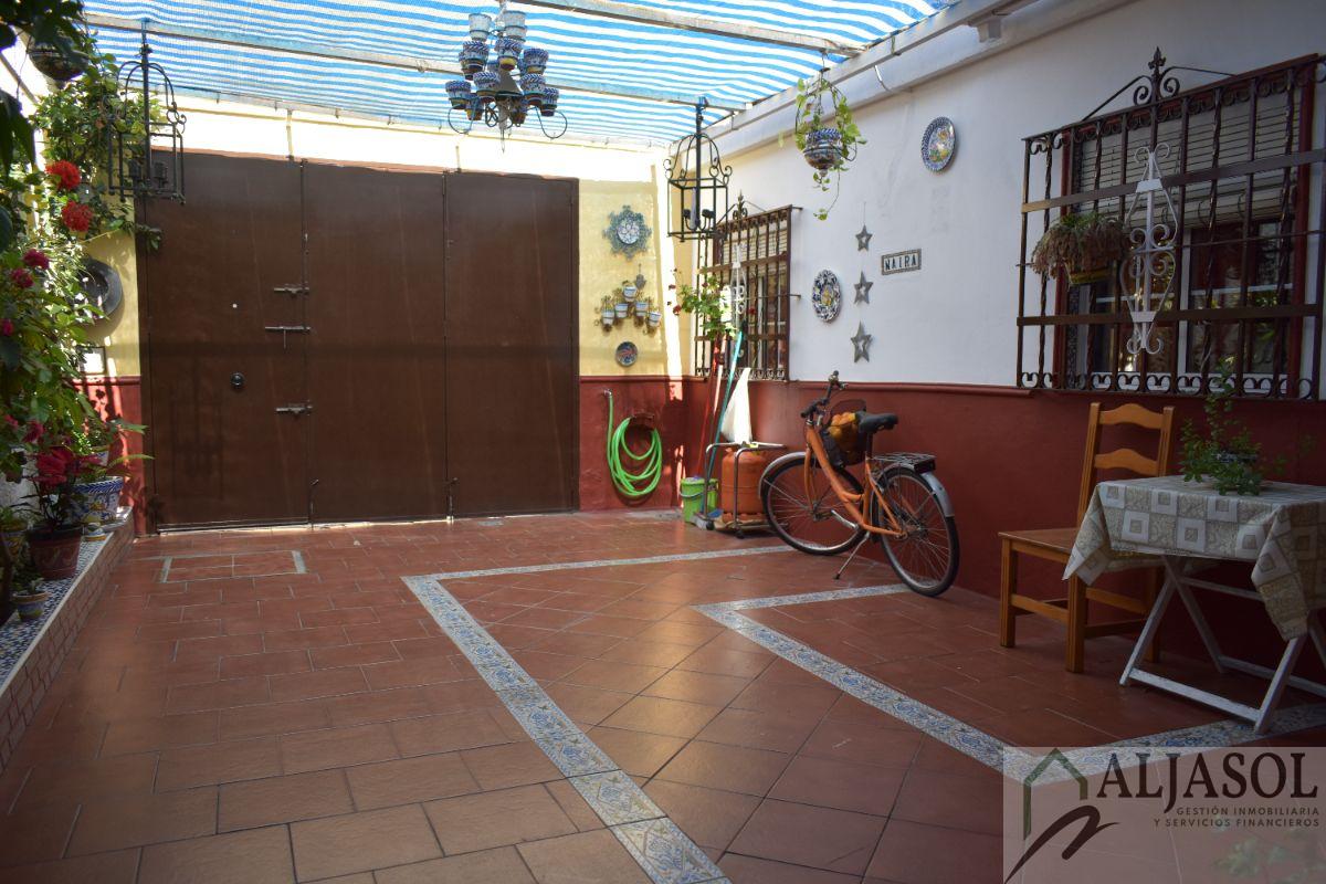 For sale of house in Benacazón