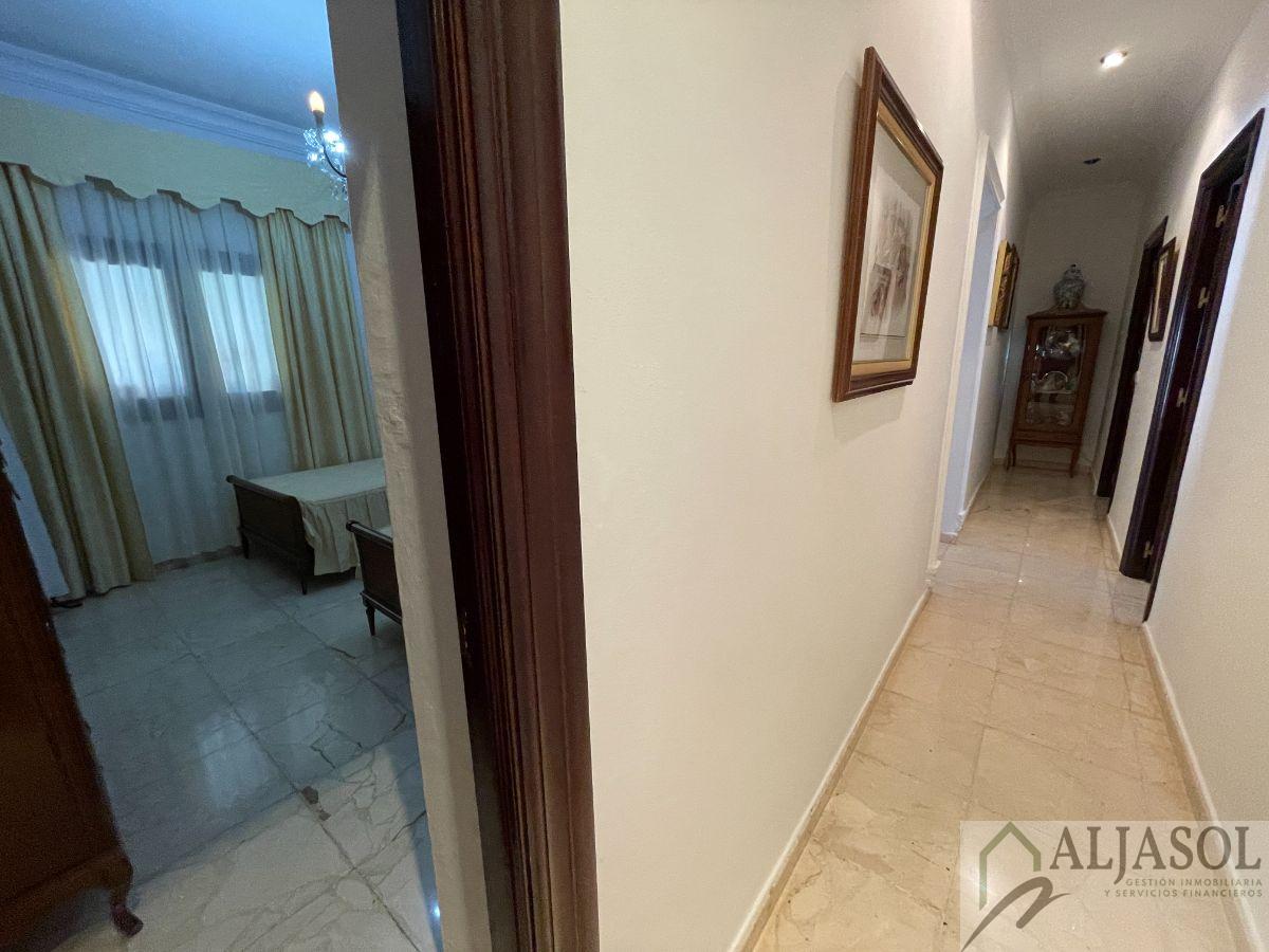 For sale of flat in Bollullos de la Mitación