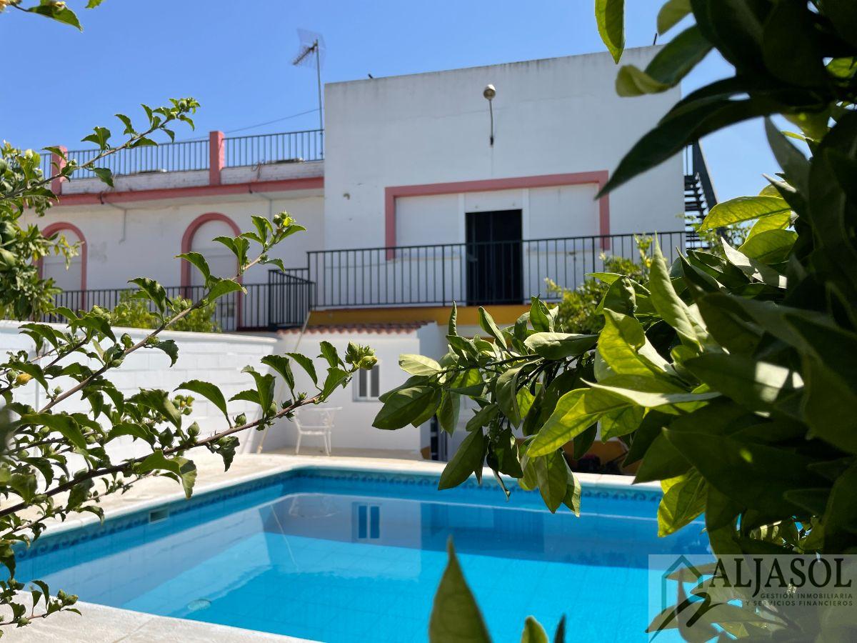 For sale of flat in Bollullos de la Mitación