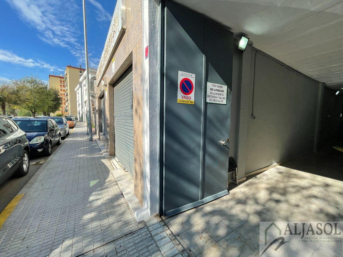 Venta de local comercial en Castilleja de la Cuesta