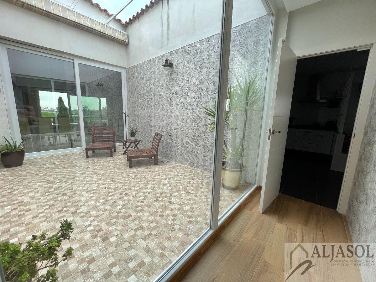 For sale of house in Salteras