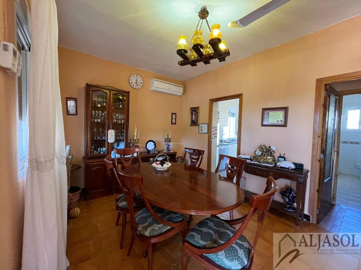 Venta de chalet en Sanlúcar la Mayor