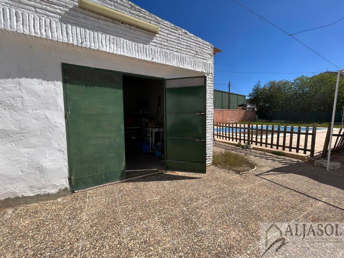 Venta de chalet en Sanlúcar la Mayor
