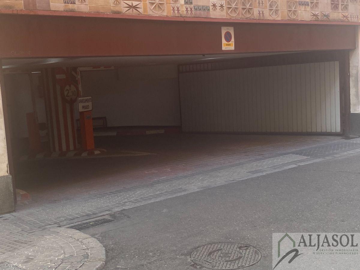 For sale of garage in Sevilla