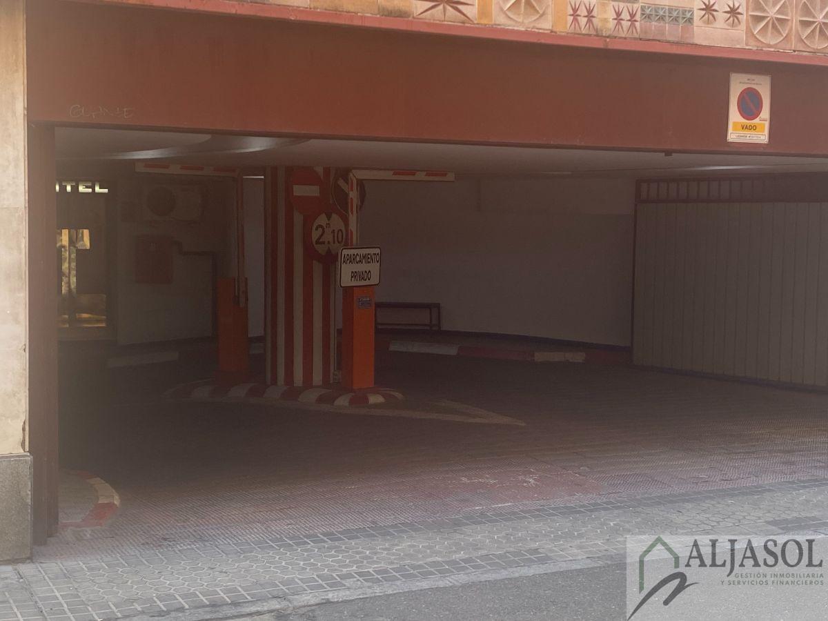 For sale of garage in Sevilla