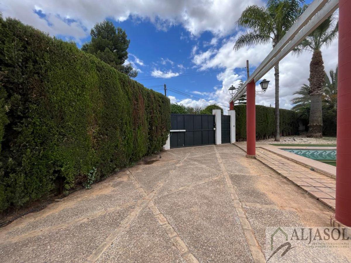 For sale of chalet in Bollullos de la Mitación