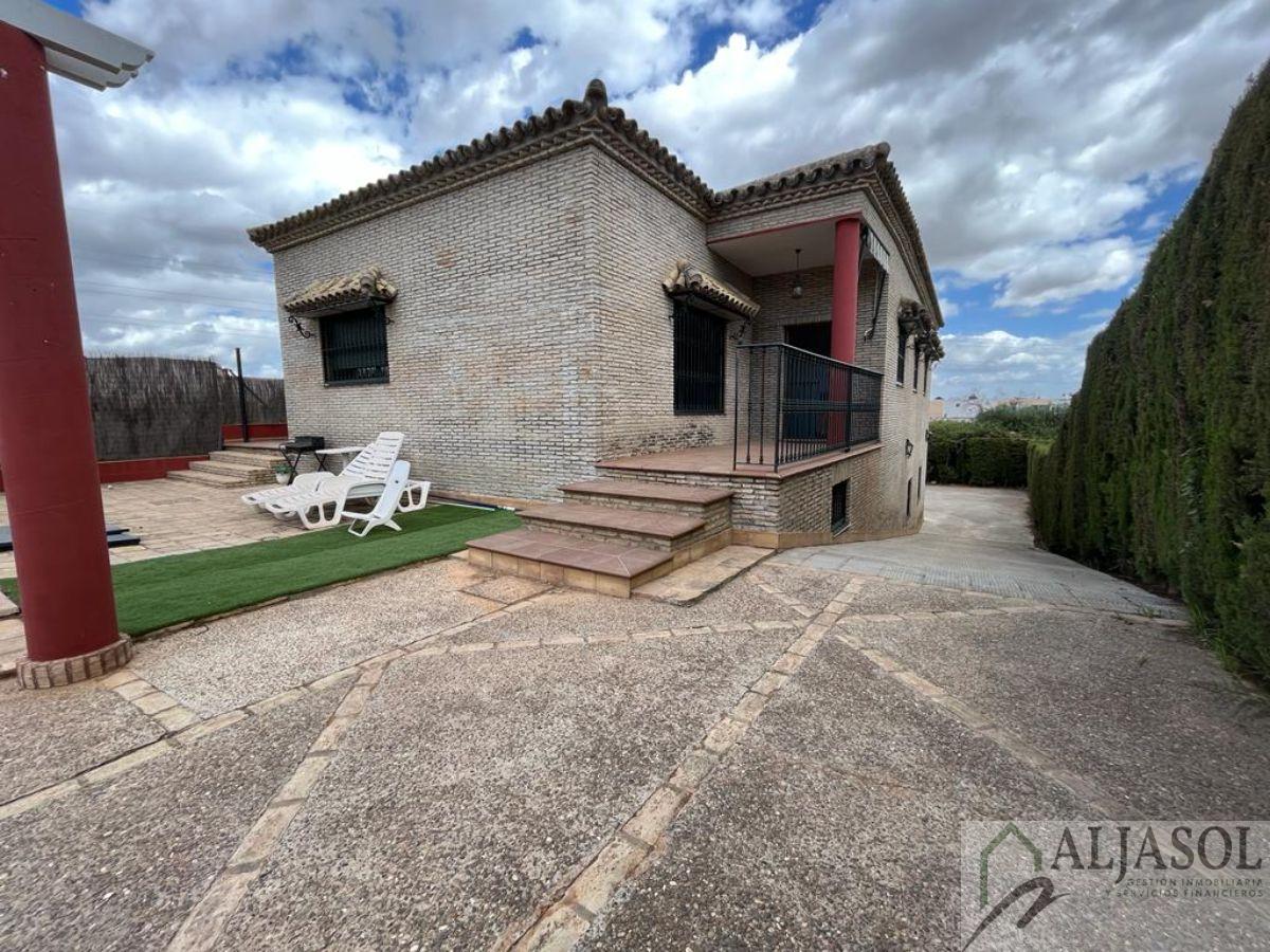 For sale of chalet in Bollullos de la Mitación